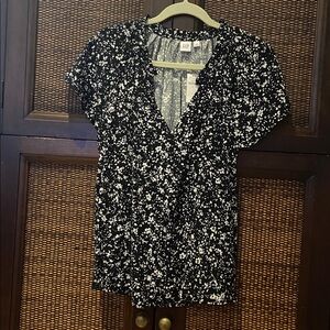 GAP NWT Black and White Floral Top